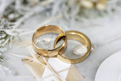 Ein Bild, das Zubehör, Modeaccessoire, Schmuck, Ring enthält.

KI-generierte Inhalte können fehlerhaft sein.